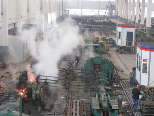 無(wú)縫鋼管廠生產(chǎn)現(xiàn)場(chǎng)